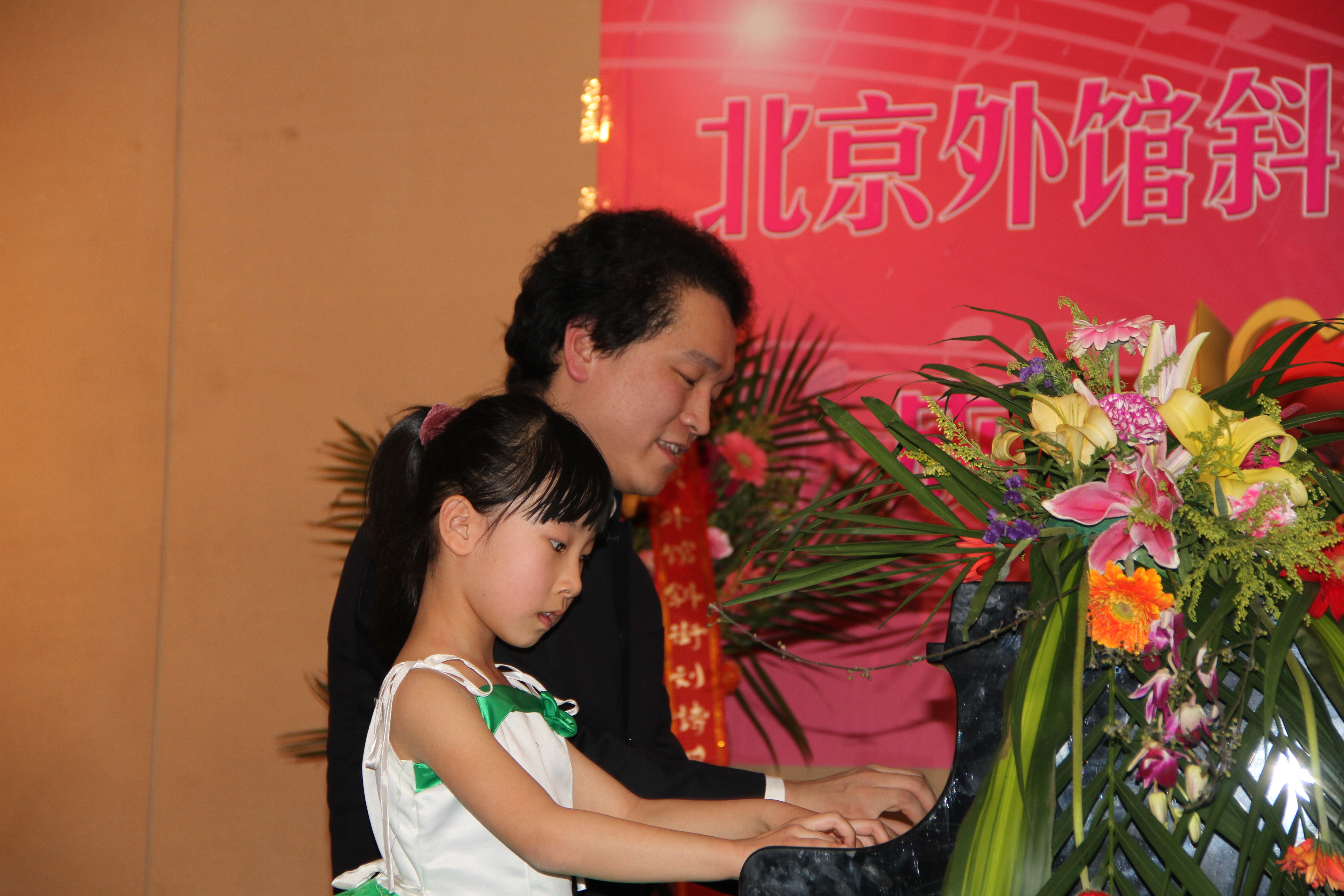 5 杨雨芊7岁，荣获2012香港少年儿童钢琴大赛初级组一等奖.JPG