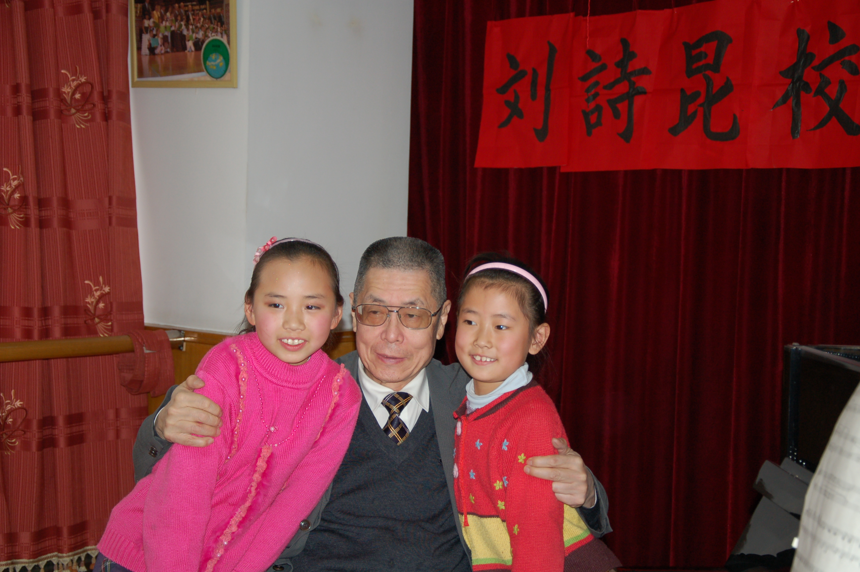17刘先生表扬每位琴童.JPG