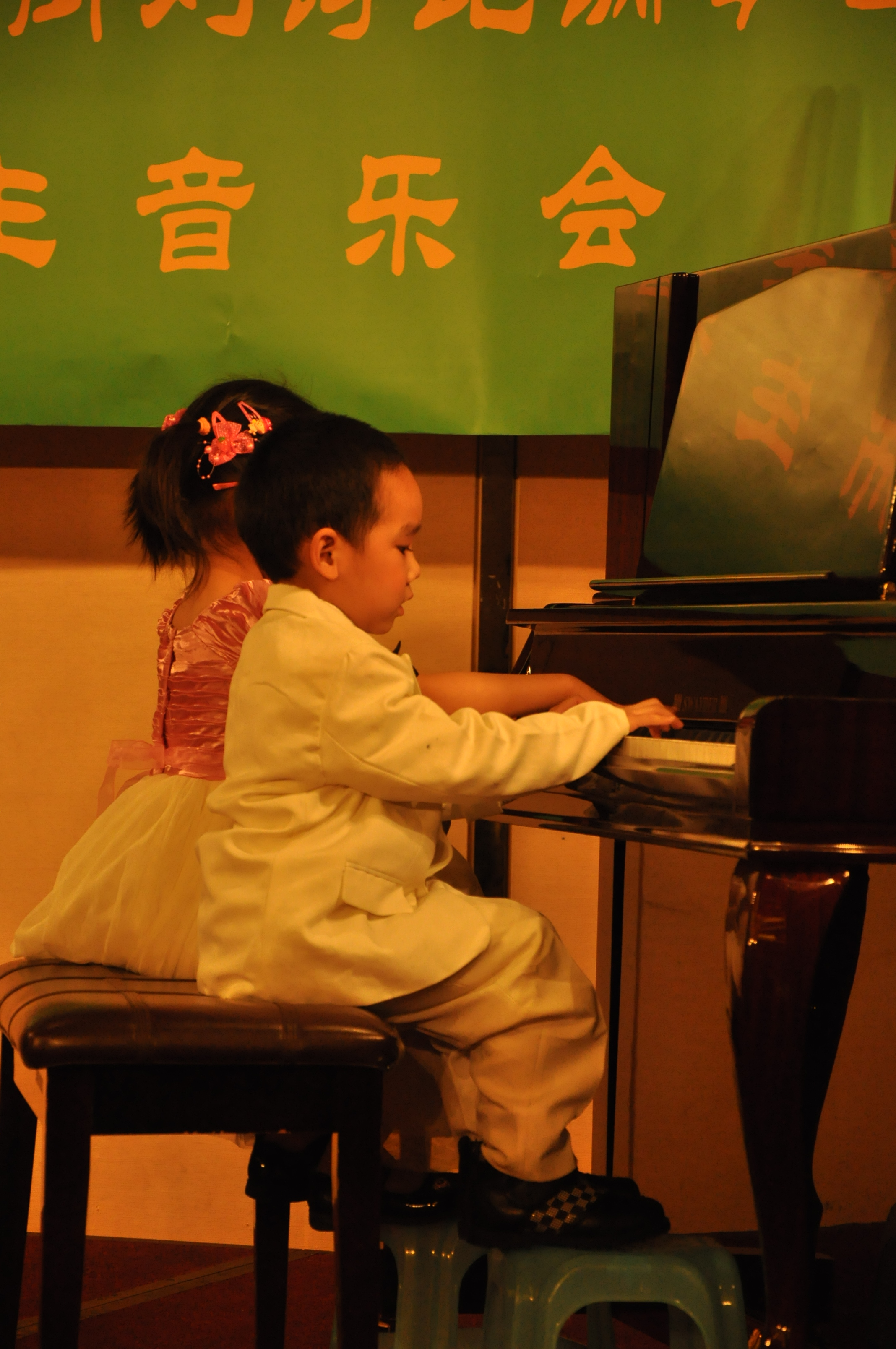 6蒋博吴与袁子陌演奏“管乐队在演奏”.JPG